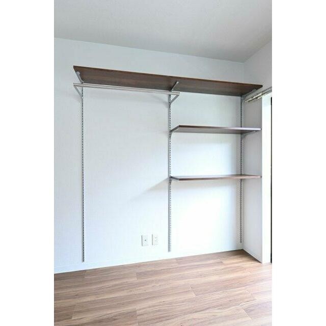 ハンガーパイプ・可動棚(内装)