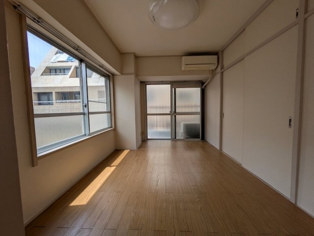(居間)
