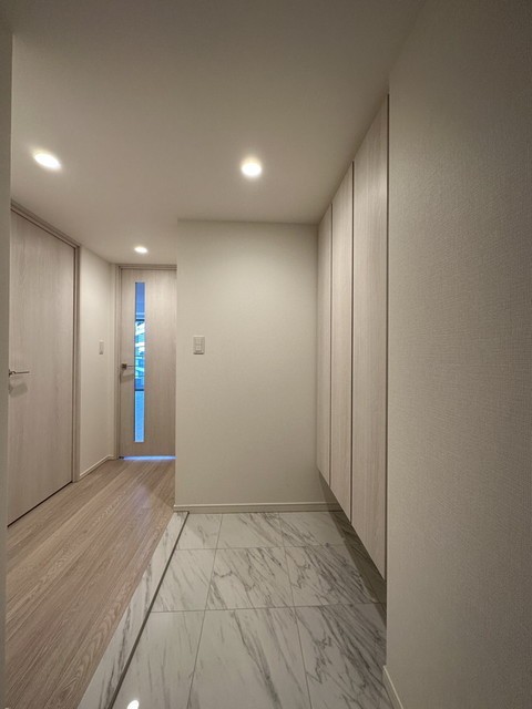 ※写真は同タイプ住戸です。(玄関)