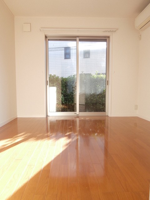 １Ｆ洋室6.3帖(居間)