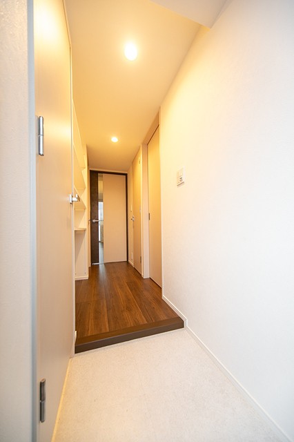 ※写真は同タイプ住戸です。(玄関)