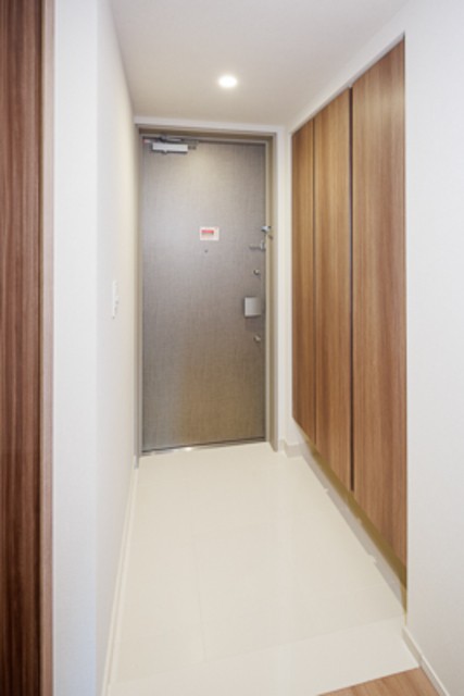 ※写真は同タイプ住戸です。(玄関)