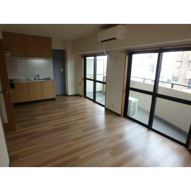 LDK10帖（床材フローリング）(居間)