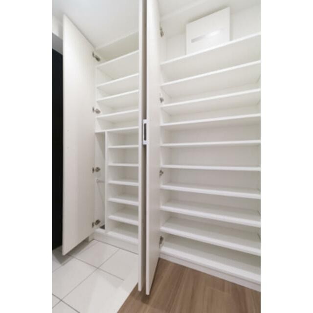 ※同仕様写真含む(玄関)