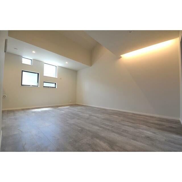 ゆとりある室内は、ネコちゃんがのびのび遊べる絶好の空間♪(居間)