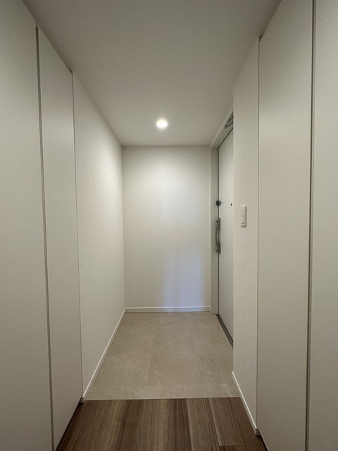 ※写真は同タイプ住戸です。(玄関)