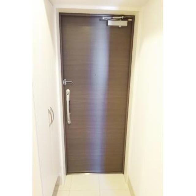 ※写真は同タイプ住戸です。(玄関)