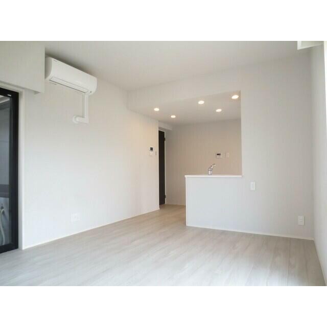 洋室10.4帖(居間)