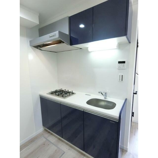 2口ガスコンロで楽しくお料理♪キッチン壁はマグネット対応で、メモや棚がくっつけられます！(キッチン)