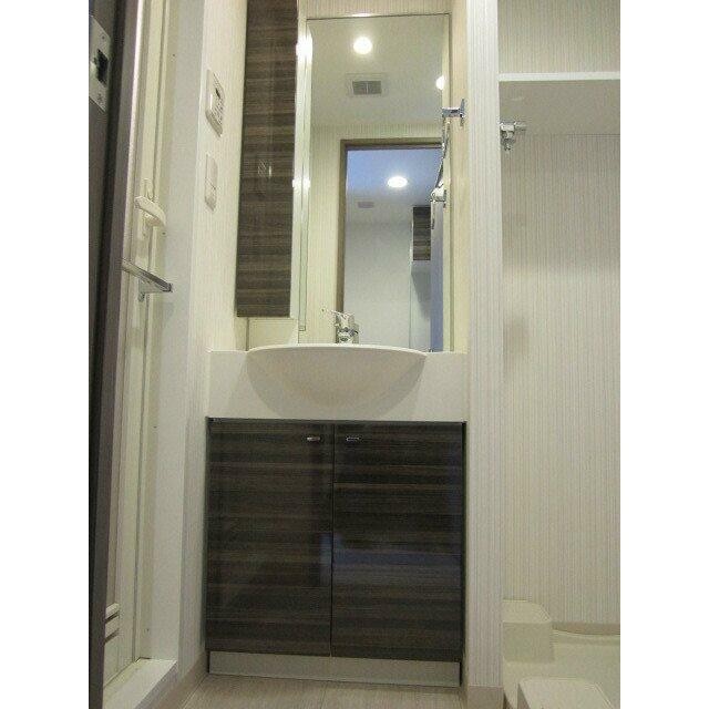 スタイリッシュなデザインの独立洗面化粧台(内装)