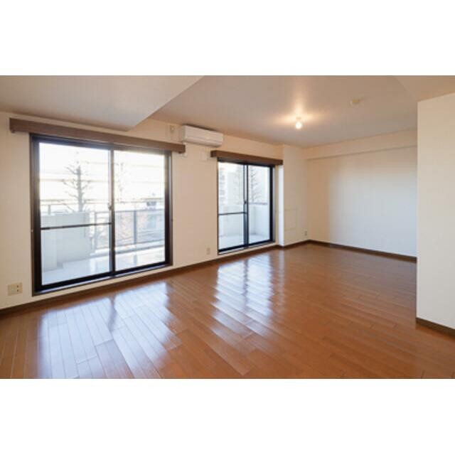 ※写真は同タイプ住戸です。(居間)