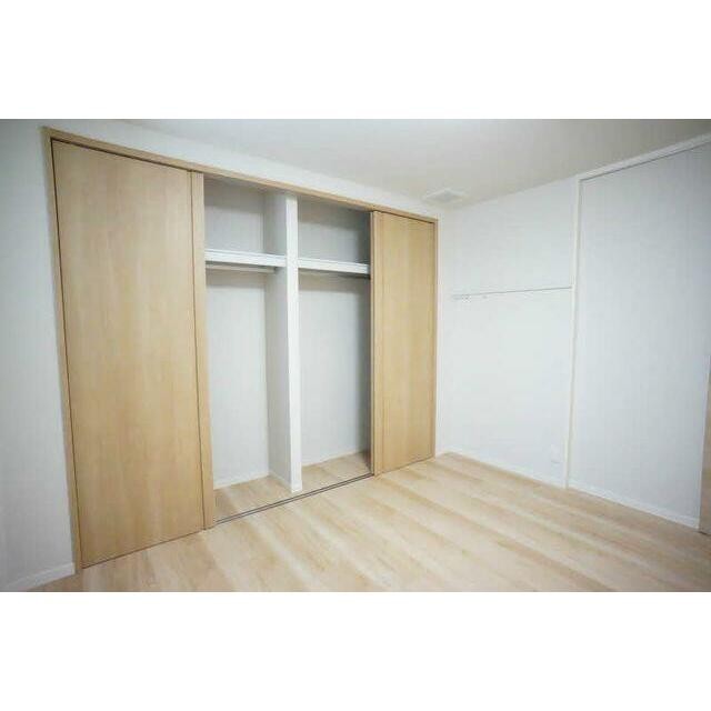 ■洋室の収納(内装)