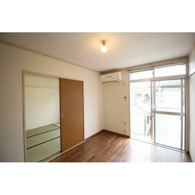 ※天井の照明は設備ではありません。(居間)