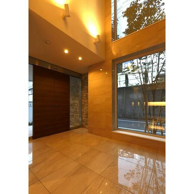 吹き抜けの堂々としたエントランス(その他建物画像)