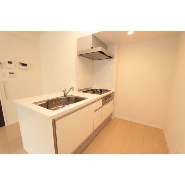 アイランドキッチン。3口ガスコンロ、グリル付き(キッチン)