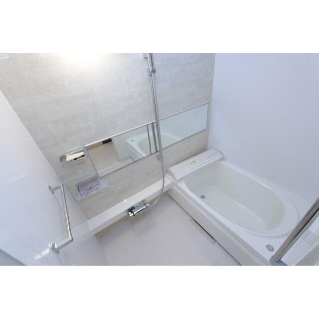 バスルームは追焚き機能＆浴室乾燥機付き(風呂)