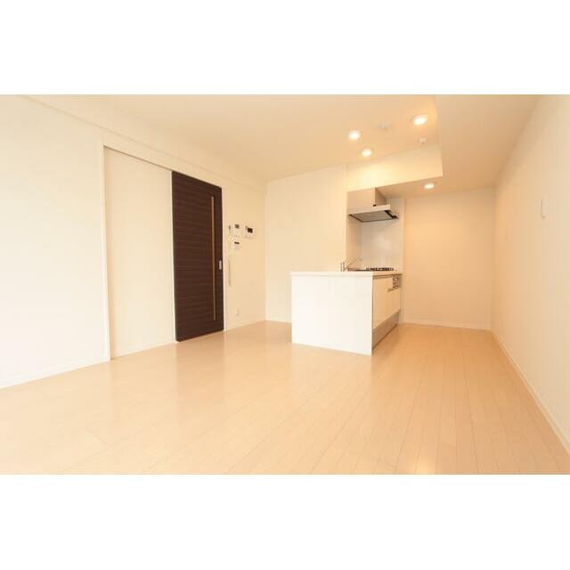 アイランドキッチンのあるLDKは11．4畳大