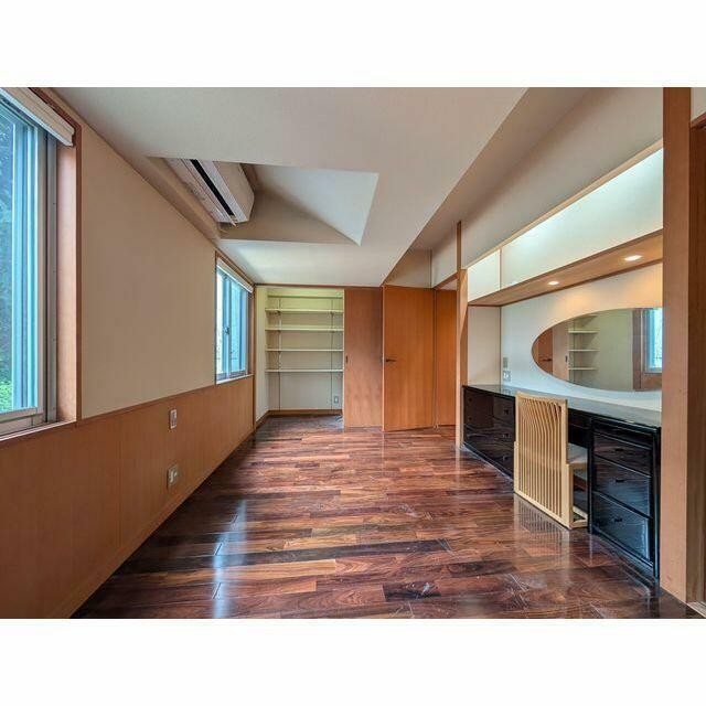 洋室約8帖※鏡台撤去予定 2026年4月撮影