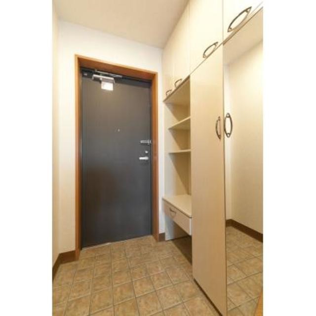 ※写真は同タイプ住戸です。(玄関)