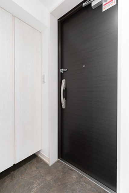 ※写真は同タイプ住戸です。(玄関)