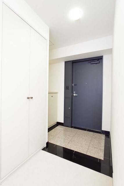 ※写真は同タイプ住戸です。(玄関)