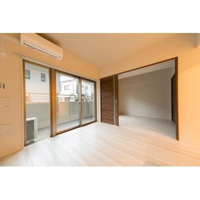 ※写真は同タイプ住戸です。(居間)