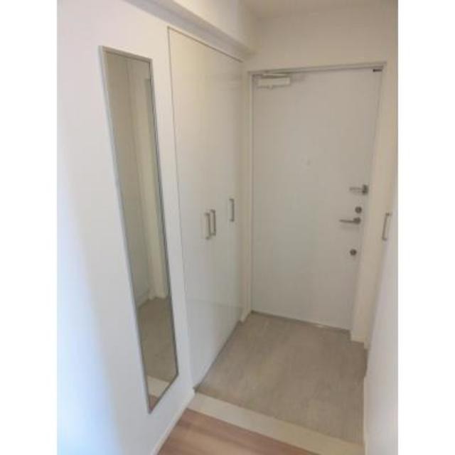 ※写真は同タイプ住戸です。(玄関)