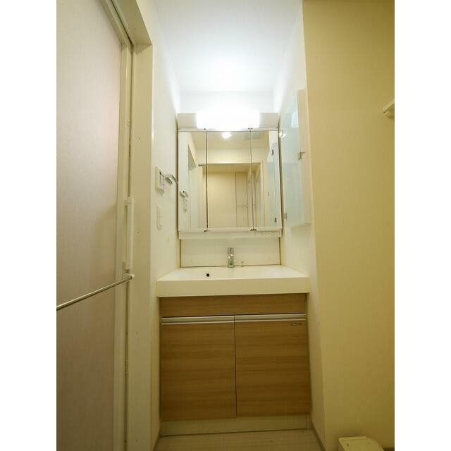 収納力のある独立洗面台(内装)