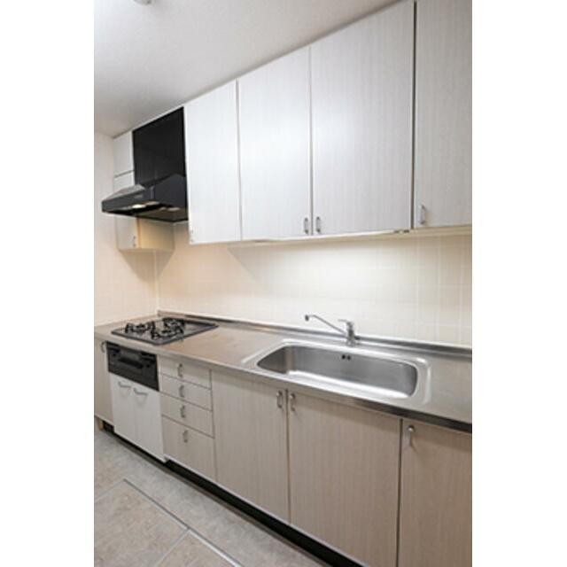 ※写真は同タイプ住戸です。(キッチン)