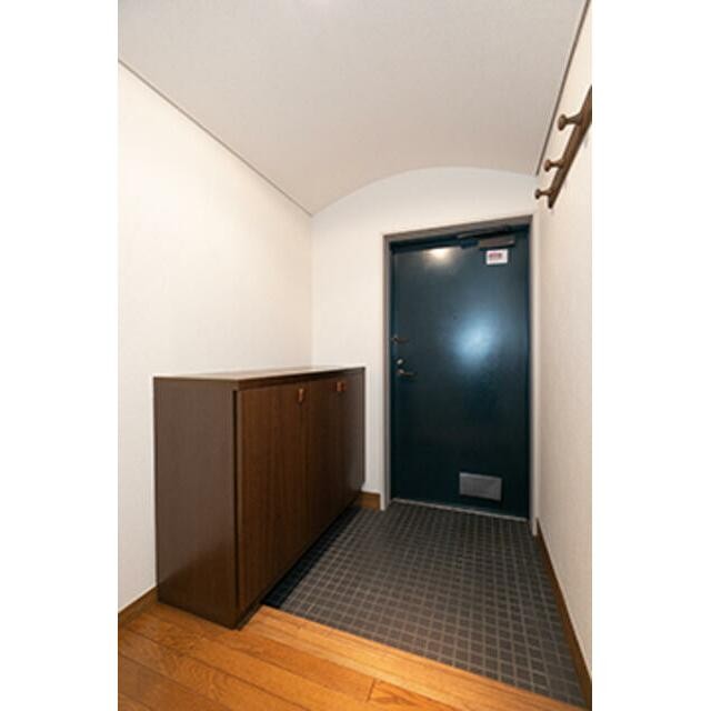 ※写真は同タイプ住戸です。(玄関)