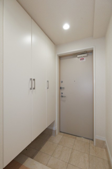 ※写真は同タイプ住戸です。(玄関)