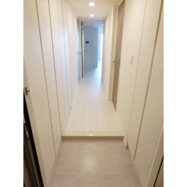 ※写真は同タイプ住戸です。(玄関)