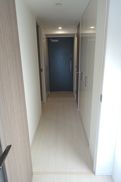 ※写真は同タイプ住戸です。(玄関)