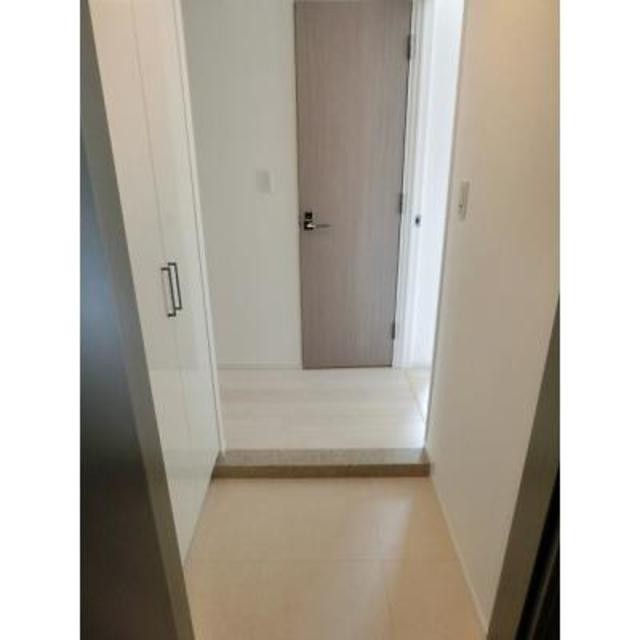 ※写真は同タイプ住戸です。(玄関)