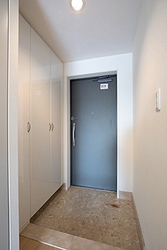 ※同仕様写真含む(玄関)