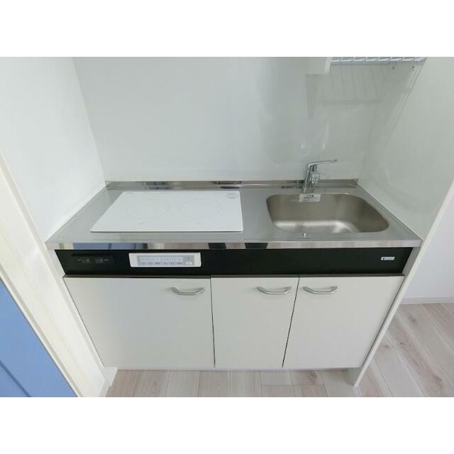 一人暮らしに丁度いいサイズ、お手入れ楽々のIHキッチンです！(キッチン)