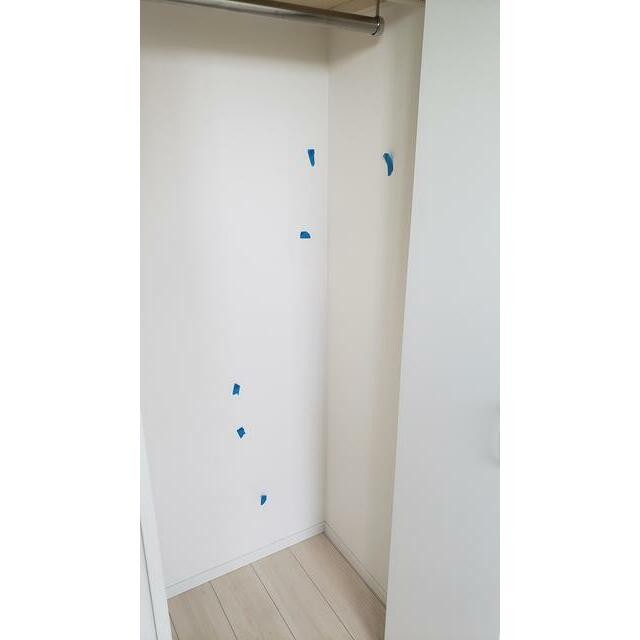 収納（修繕前の為、汚れチェックシール有）(内装)