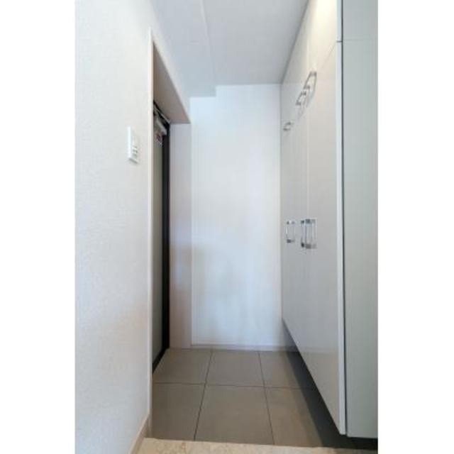 ※写真は同タイプ住戸です。(玄関)