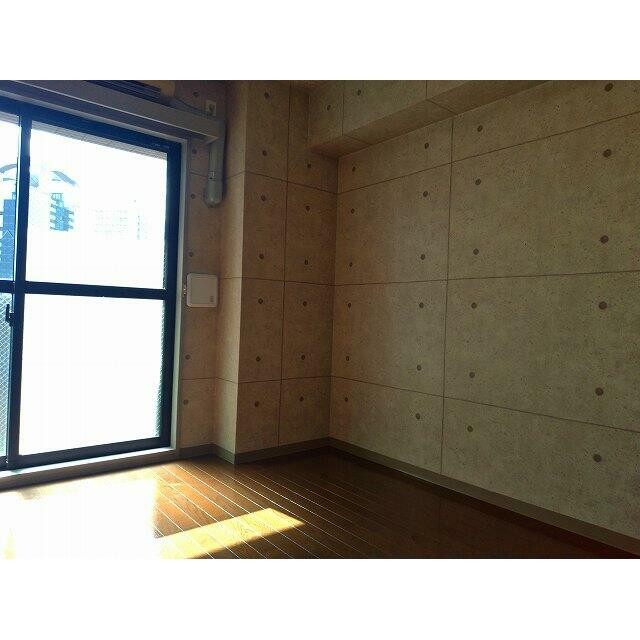 陽射しが入る明るい室内です(居間)