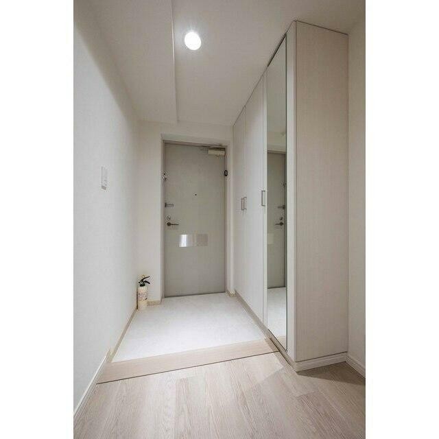 別部屋・仕様等異なる場合があります(玄関)