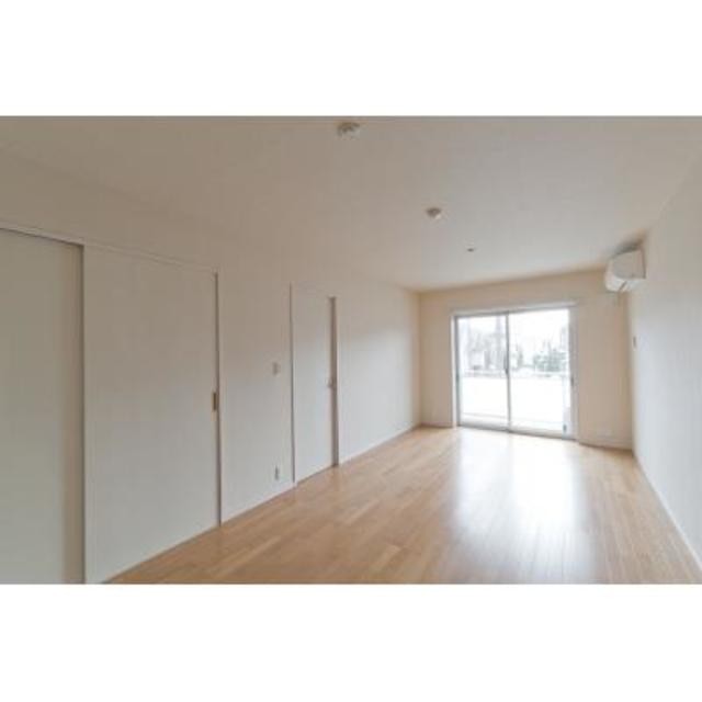 ※写真は同タイプ住戸です。(居間)