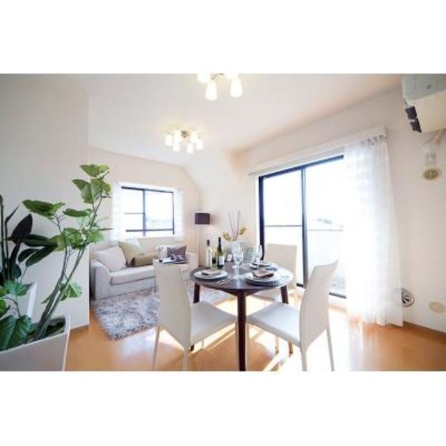 ※写真は同タイプ住戸です。(居間)