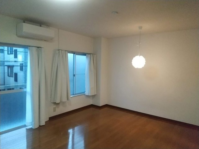 (居間)