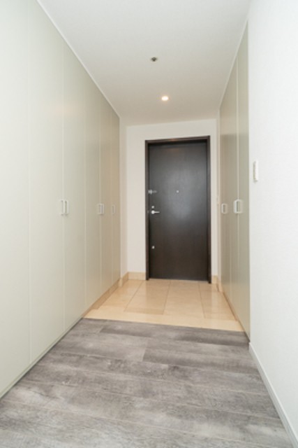 ※写真は同タイプ住戸です。(玄関)