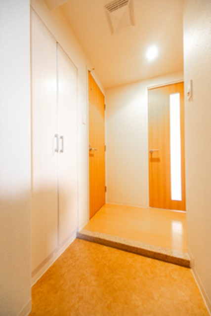 ※写真は同タイプ住戸です。(玄関)