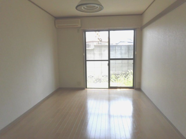 (居間)