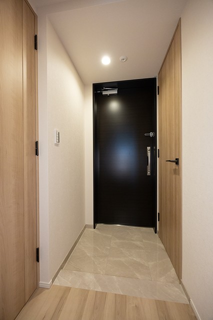 ※写真は同タイプ住戸です。(玄関)