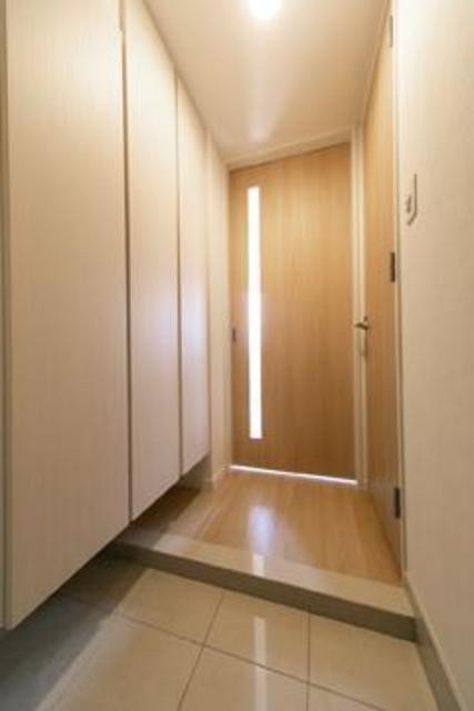 ※写真は同タイプ住戸です。(玄関)