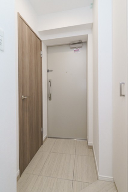 ※写真は同タイプ住戸です。(玄関)