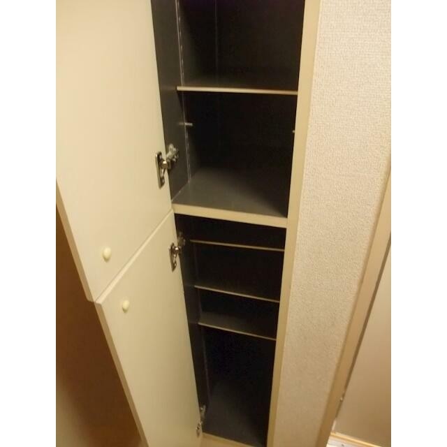 下足入(内装)